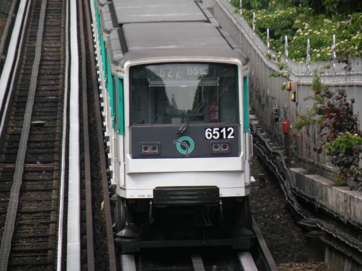  rame de métro en circulation